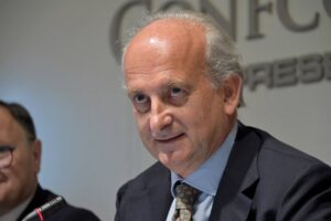 “Le rivoluzioni non servono, ma dobbiamo affinare il nostro sistema produttivo del vino” “Le rivoluzioni non servono, ma dobbiamo affinare il nostro sistema produttivo del vino”