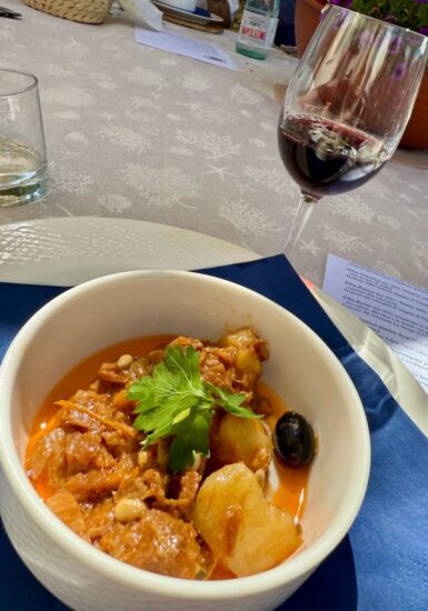 La sinergia attivata tra la albergatori e produttori vitivinicoli punta a far conoscere le etichette elbane anche fuori dall’Isola (ph: Le Sughere)