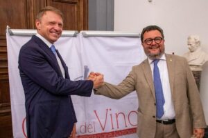 “I comuni vanno valorizzati, perché il ruolo dei sindaci, è il più faticoso e meno pagato d’Italia” “I comuni vanno valorizzati, perché il ruolo dei sindaci, è il più faticoso e meno pagato d’Italia”