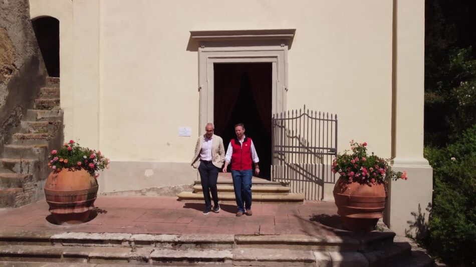 Lo scrittore Marco Malvaldi e il produttore Vittorio Piozzo di Rosignano al Castello del Terriccio