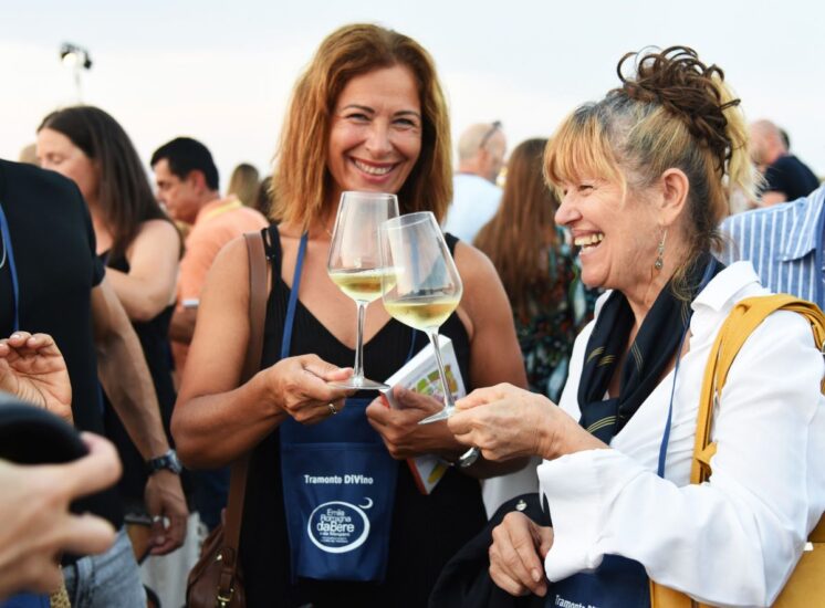 “Tramonto DiVino”, il roadshow del gusto dell’Emilia-Romagna che porta vini e cibi Dop della regione nelle località più famose della Riviera