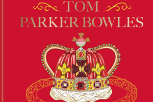 Tom Parker Bowles svela le ricette reali dalla Regina Vittoria a Re Carlo III. E le loro passioni Tom Parker Bowles svela le ricette reali dalla Regina Vittoria a Re Carlo III. E le loro passioni