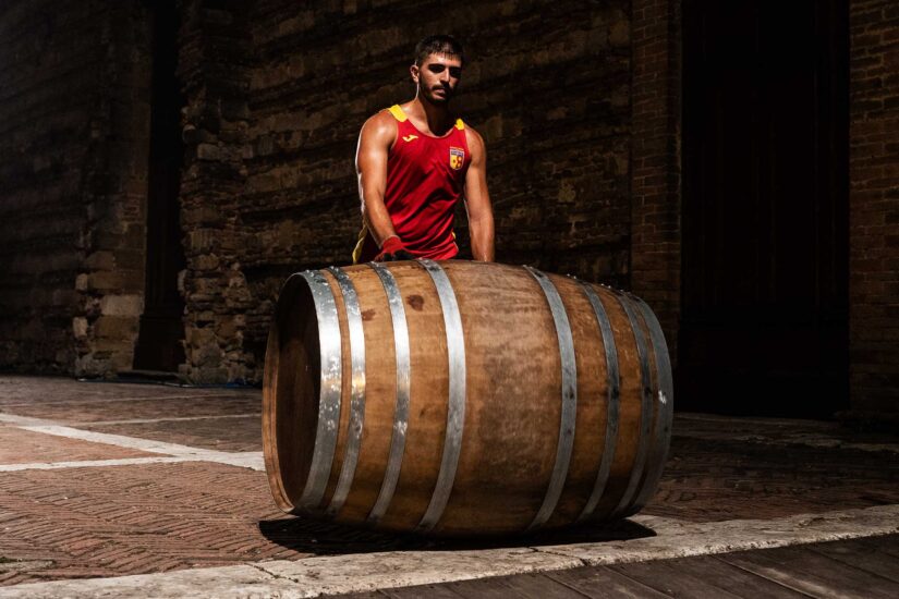 Montepulciano, terra del Vino Nobile, del Poliziano e del “Bravìo delle botti”