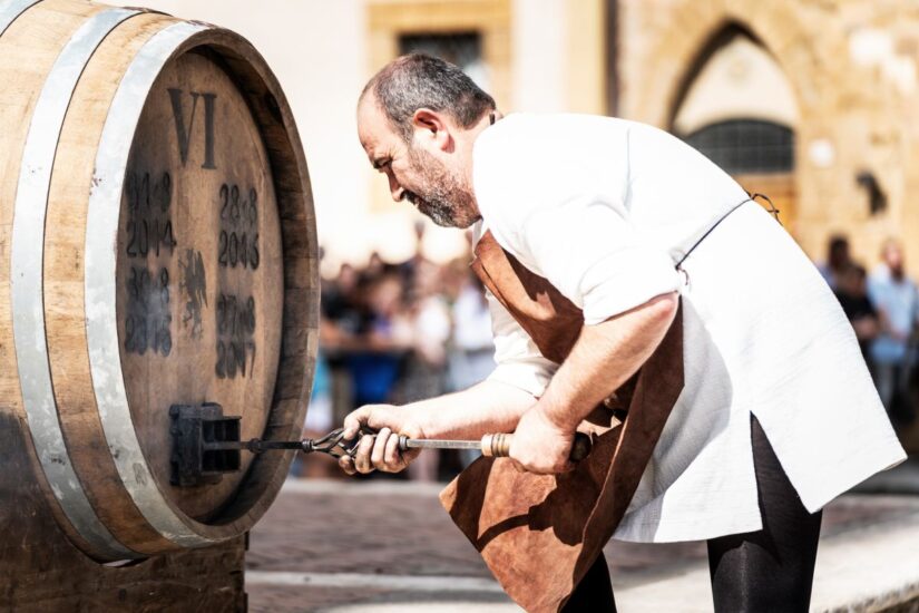Il “Bravìo delle botti” a Montepulciano, la“perla” del Rinascimento e la terra del Poliziano e del Vino Nobile