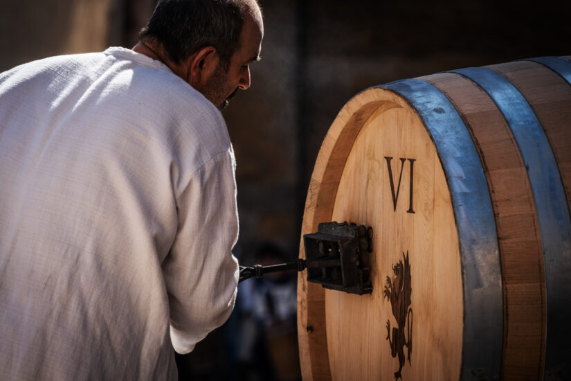 Montepulciano, terra del Vino Nobile, del Poliziano e del “Bravìo delle botti”