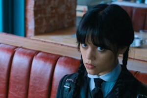 “Wednesday Addams Quad Cocktail”, il drink “dark” che celebra il ritorno di “Mercoledì”