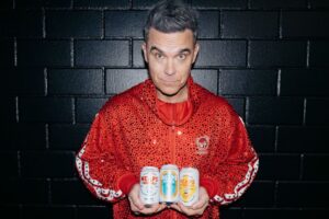 Il “No-Lo” continua ad affascinare le star e Robbie Williams investe sulla birra analcolica Il “No-Lo” continua ad affascinare le star e Robbie Williams investe sulla birra analcolica