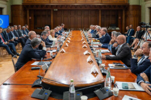 La filiera del vino al tavolo con Governo e Ministeri per il rilancio del settore La filiera del vino al tavolo con Governo e Ministeri per il rilancio del settore
