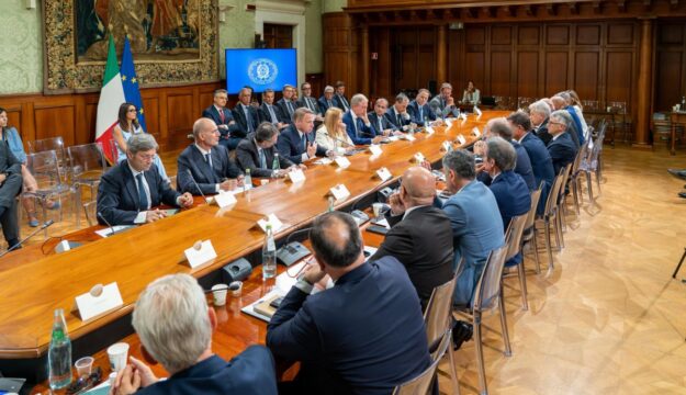 &ldquo;Launching an institutional campaign is a necessary step&rdquo; states the &ldquo;Wine Supply Chain Roundtable&rdquo;