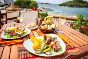 Italiani in vacanza, un terzo della spesa media dedicato al cibo (più dei costi per l’alloggio) Italiani in vacanza, un terzo della spesa media dedicato al cibo (più dei costi per l’alloggio)