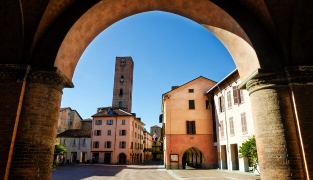 Alba, Siena, and Olbia, the most “wine-friendly” cities in Italy. Prosecco is the most clicked wine