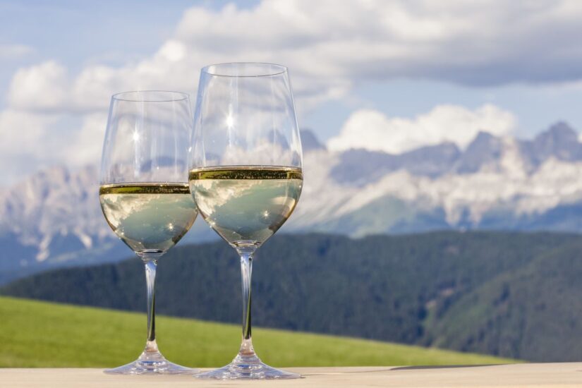 Nell’“Alto Alto Adige Wine Summit” a Bolzano il Consorzio Vini Alto Adige celebra 50 anni della Doc Alto Adige (ph: Florian Andergassen)