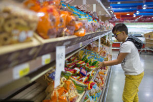 Rapporto Unicef: per la prima volta l’obesità infantile supera la denutrizione nel mondo