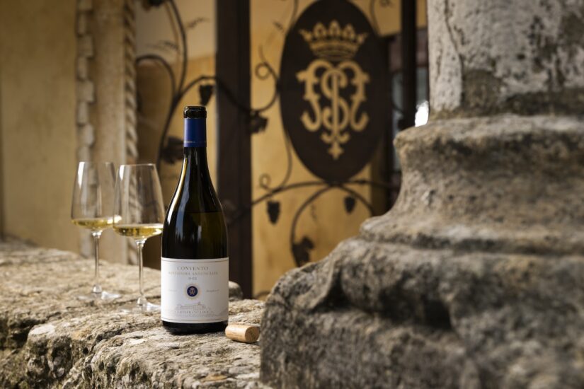 Il Convento della Santissima Annunciata in Franciacorta apre le porte grazie alla Fondazione Vittorio e Mariella Moretti e racconta i “Vini d’Abbazia”