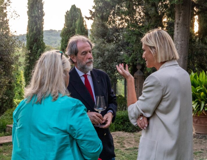 Anna Foglietta con i fondatori WineNews Alessandro Regoli e Irene Chiari