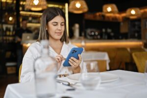 Siamo nell’era dell’Ai, ma 8 ristoranti su 10 gestiscono ancora le prenotazioni con carta e penna