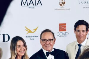 Festival del Cinema, anche Kevin Spacey ed Eric Roberts brindano con le bollicine made in Italy Festival del Cinema, anche Kevin Spacey ed Eric Roberts brindano con le bollicine made in Italy