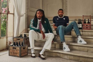 La Juventus “brinda” alla nuova stagione con una maglia dedicata al Piemonte del vino La Juventus “brinda” alla nuova stagione con una maglia dedicata al Piemonte del vino
