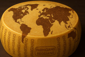 Parmigiano Reggiano, nel 2025, per la prima volta, l’export supera le vendite in Italia