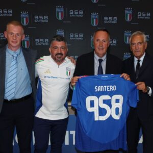 La Nazionale Italiana di calcio brinda con le bollicine “azzurre” di 958 Santero