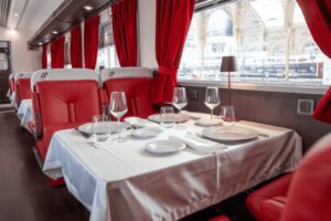 Il turismo enogastronomico viaggia in treno. In carrozza per scoprire tartufo e vini delle Langhe Il turismo enogastronomico viaggia in treno. In carrozza per scoprire tartufo e vini delle Langhe