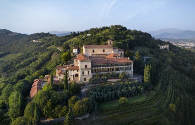 La storia del vino &egrave; inseparabile dalla storia dell&rsquo;umanit&agrave;: viaggio nei &ldquo;monasteri del vino&rdquo;