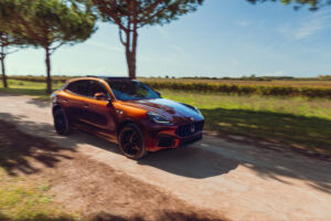 Tra vino e motori, continua il sodalizio tra Maserati e Antinori, eccellenze del made in Italy Tra vino e motori, continua il sodalizio tra Maserati e Antinori, eccellenze del made in Italy