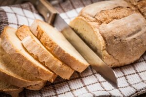 Ogni anno gli italiani spendono 12,5 miliardi di euro per il pane, scegliendo tra 200 tipologie Ogni anno gli italiani spendono 12,5 miliardi di euro per il pane, scegliendo tra 200 tipologie