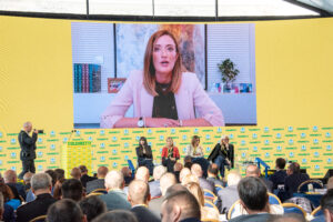 L’agricoltura al centro, tra Italia ed Unione Europea, con tante sfide per il futuro L’agricoltura al centro, tra Italia ed Unione Europea, con tante sfide per il futuro