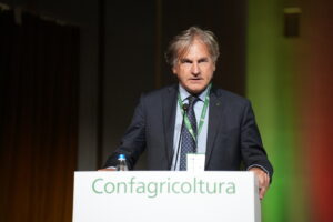 Appalto dei servizi, visti d’ingresso, digitalizzazione: “il lavoro in agricoltura si rilancia così” Appalto dei servizi, visti d’ingresso, digitalizzazione: “il lavoro in agricoltura si rilancia così”