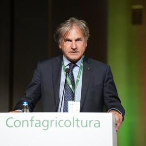 Appalto dei servizi, visti d’ingresso, digitalizzazione: “il lavoro in agricoltura si rilancia così”