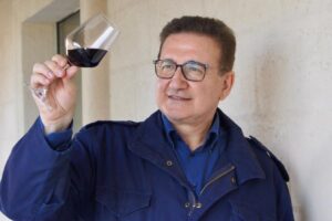 Il Neolitico, vino “d’altri tempi, prodotto con tecnologia moderna” in Puglia da Roberto Giacobbo Il Neolitico, vino “d’altri tempi, prodotto con tecnologia moderna” in Puglia da Roberto Giacobbo