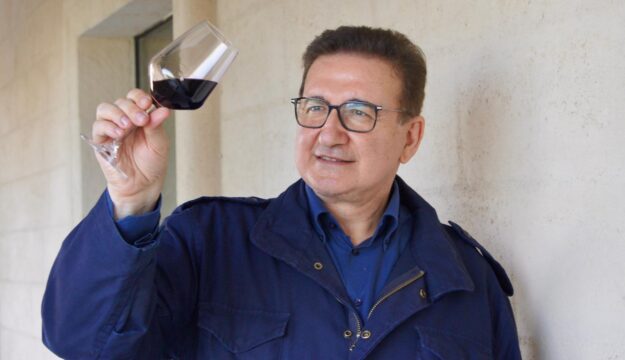 Il Neolitico, vino “d’altri tempi, prodotto con tecnologia moderna” in Puglia da Roberto Giacobbo