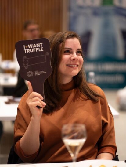 Entra nel vivo la “Fiera Internazionale del Tartufo Bianco d’Alba” con l’Alta Langa nei calici