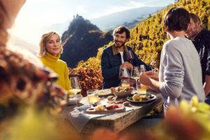 “Il cibo non è solo nutrimento: è ponte e memoria, perché a tavola le distanze si annullano” “Il cibo non è solo nutrimento: è ponte e memoria, perché a tavola le distanze si annullano”