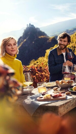 “Il cibo non è solo nutrimento: è ponte e memoria, perché a tavola le distanze si annullano”