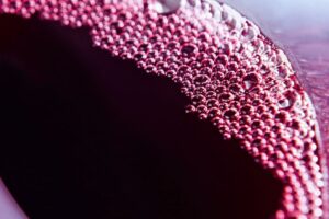 Il vino in eccesso? Si “elimina” innovando, più che abbassando il prezzo Il vino in eccesso? Si “elimina” innovando, più che abbassando il prezzo
