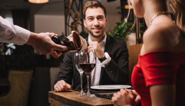 Da &ldquo;uno o due drink al giorno&rdquo; a &ldquo;consumare meno alcol&rdquo; nelle nuove Linee Guida alimentari Usa