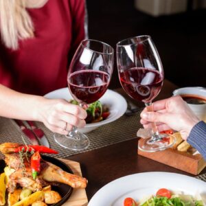 Vino ai pasti e con moderazione: dall’Irvas il decalogo sul consumo responsabile