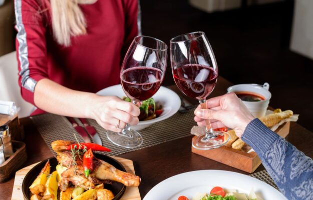 Vino ai pasti e con moderazione: dall’Irvas il decalogo sul consumo responsabile alcol, CONSUMO CONSAPEVOLE, DIETA MEDITERRANEA, IRVAS, MODERAZIONE, PASTI, SALUTE, Italia