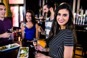 Di cosa parliamo di fronte ad un aperitivo? Di calcio, davanti alla politica ed ai grandi eventi