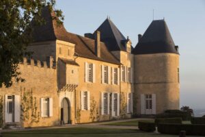 Asta Sotheby’s per la Cité du Vin di Bordeaux, raccolti 220.000 euro per la cultura del vino