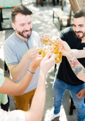 Dalle feste al “Dry January”, gli italiani hanno un approccio più consapevole al consumo di birra