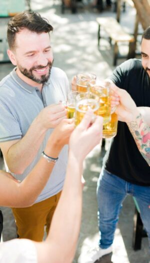 Dalle feste al “Dry January”, gli italiani hanno un approccio più consapevole al consumo di birra