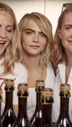 Le sorelle top model Delevingne (produttrici di Prosecco) esortano a “tradire” lo Champagne