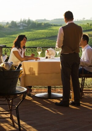 Turismo del vino, nel 2025 il 91% degli enoturisti in Italia ha fatto un “tour tailor-made”