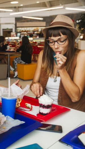Food Court, un trend in crescita che piace alla Gen Z perché sono “luoghi di incontro”