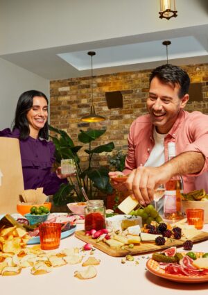 Napoli regina del “delivery social”: il 70% ordina cibo in compagnia