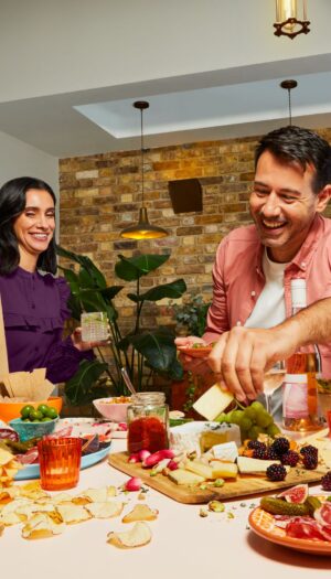 Napoli regina del “delivery social”: il 70% ordina cibo in compagnia