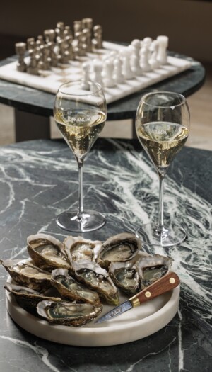 Ostriche & Franciacorta, l’inedito pairing che conquista i francesi e ribalta le tradizioni 